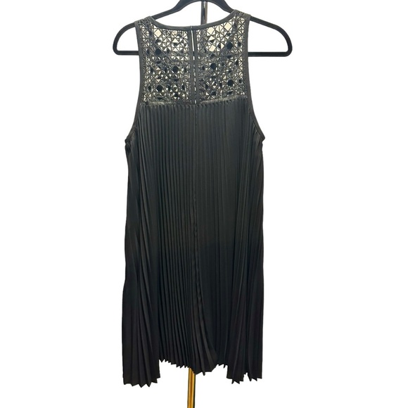 Trina Turk beautiful black pleated mini dress size 10 - Picture 1 of 10